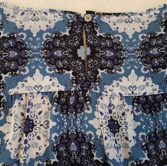 Like new Loft patterned polyester blouse - Picture 4 of 6